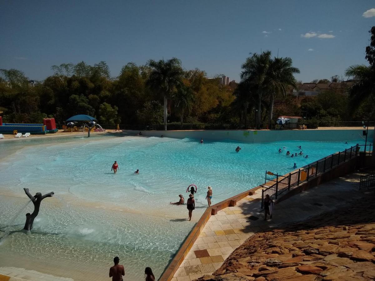 Piazza Com Acesso Ao Clube Diroma Aparthotel Caldas Novas Buitenkant foto