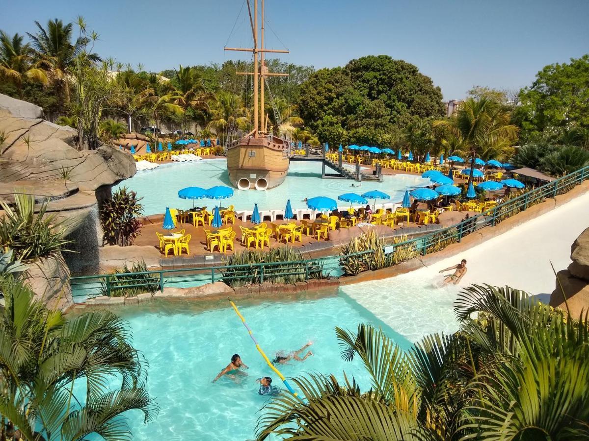 Piazza Com Acesso Ao Clube Diroma Aparthotel Caldas Novas Buitenkant foto