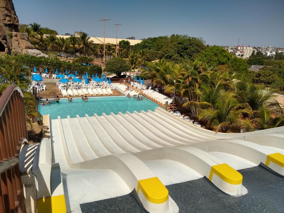Piazza Com Acesso Ao Clube Diroma Aparthotel Caldas Novas Buitenkant foto