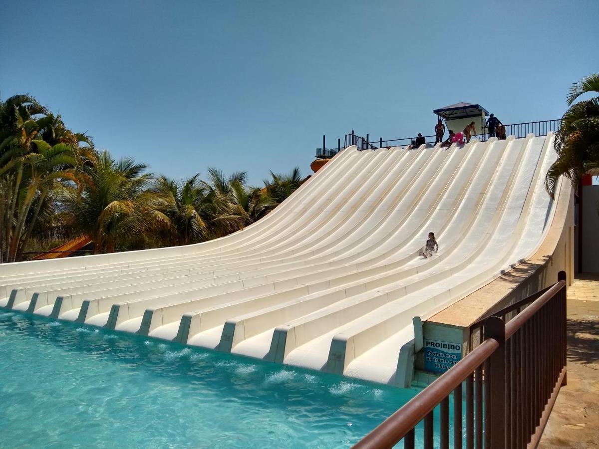 Piazza Com Acesso Ao Clube Diroma Aparthotel Caldas Novas Buitenkant foto
